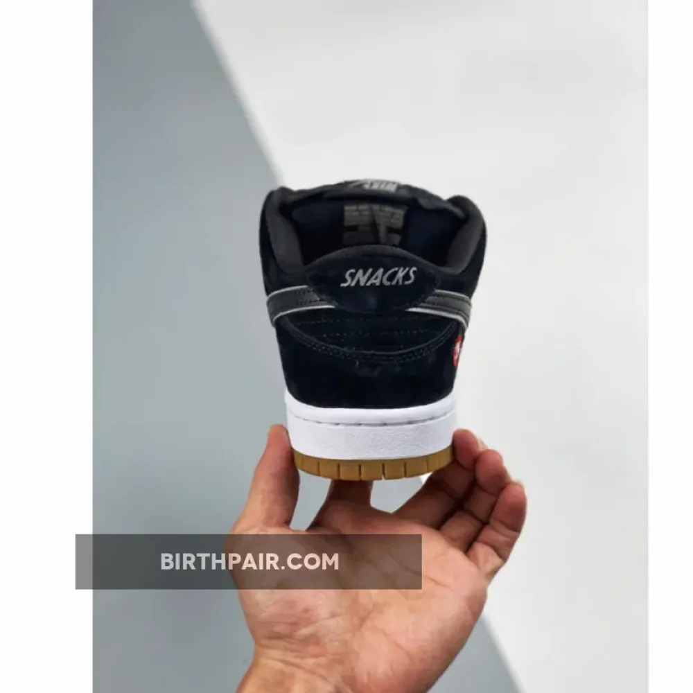 Quartersnacks x Nike SB Dunk Low Premium Black Reflective Silver VS-LU7AQA7