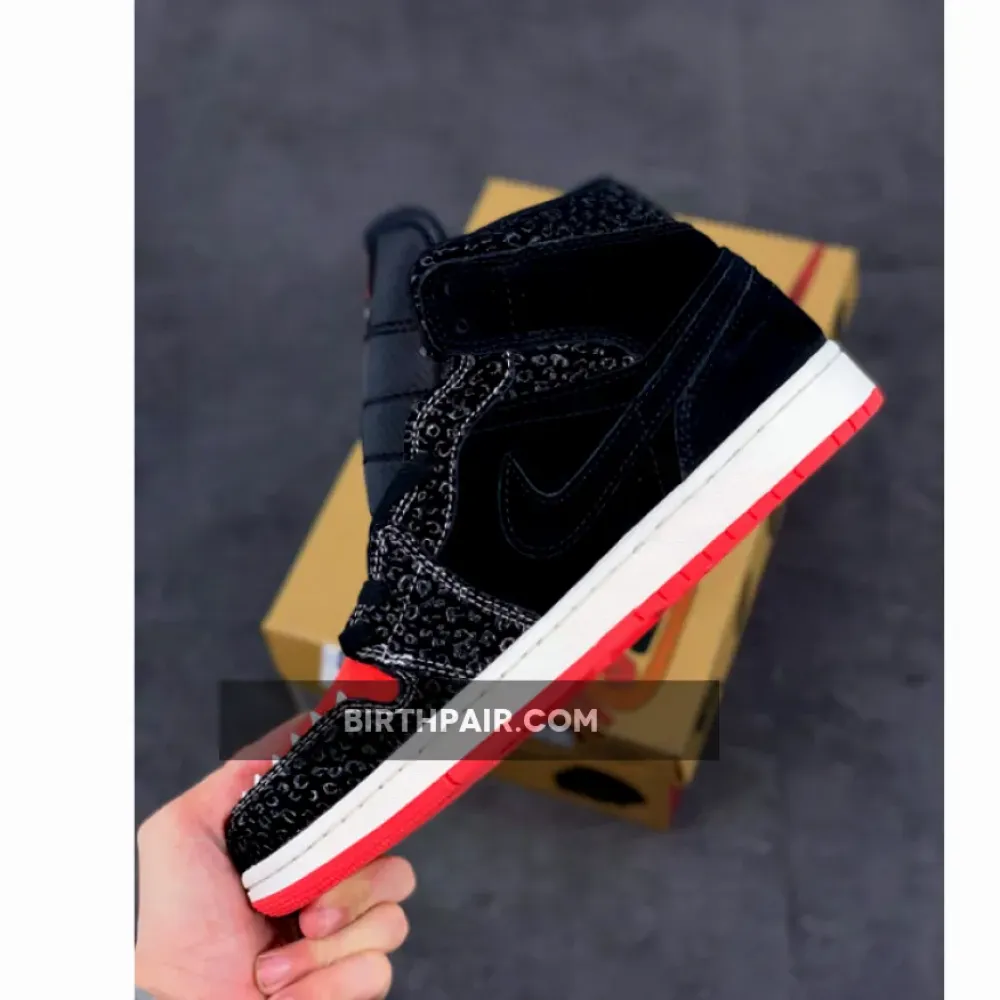 Air Jordan 1 Mid ” Siempre Familia” Black/Sail-Roma Green-Chile Red VS-VS0RB91