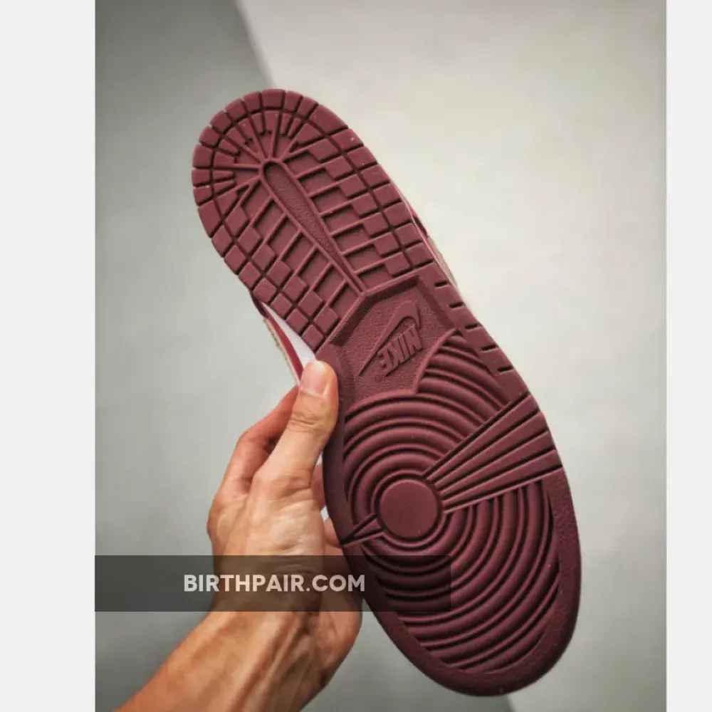 Nike SB Dunk Low ” Anchorman” Team Red/Metallic Gold VS-PVOEZR0