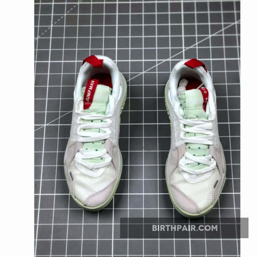 Jordan Delta SP Sail/Varsity Red-White CT1003-100 VS-8HURQQ2