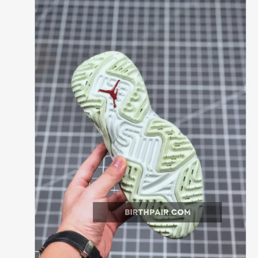 Jordan Delta SP Sail/Varsity Red-White CT1003-100 VS-8HURQQ2