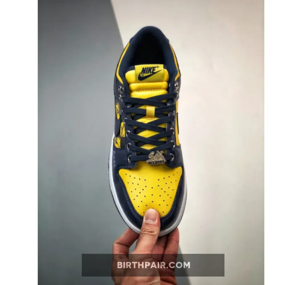 Custom Nike Dunk Low Michigan VS-TJAQ7OR
